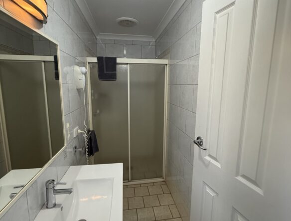 room 16 bathroom